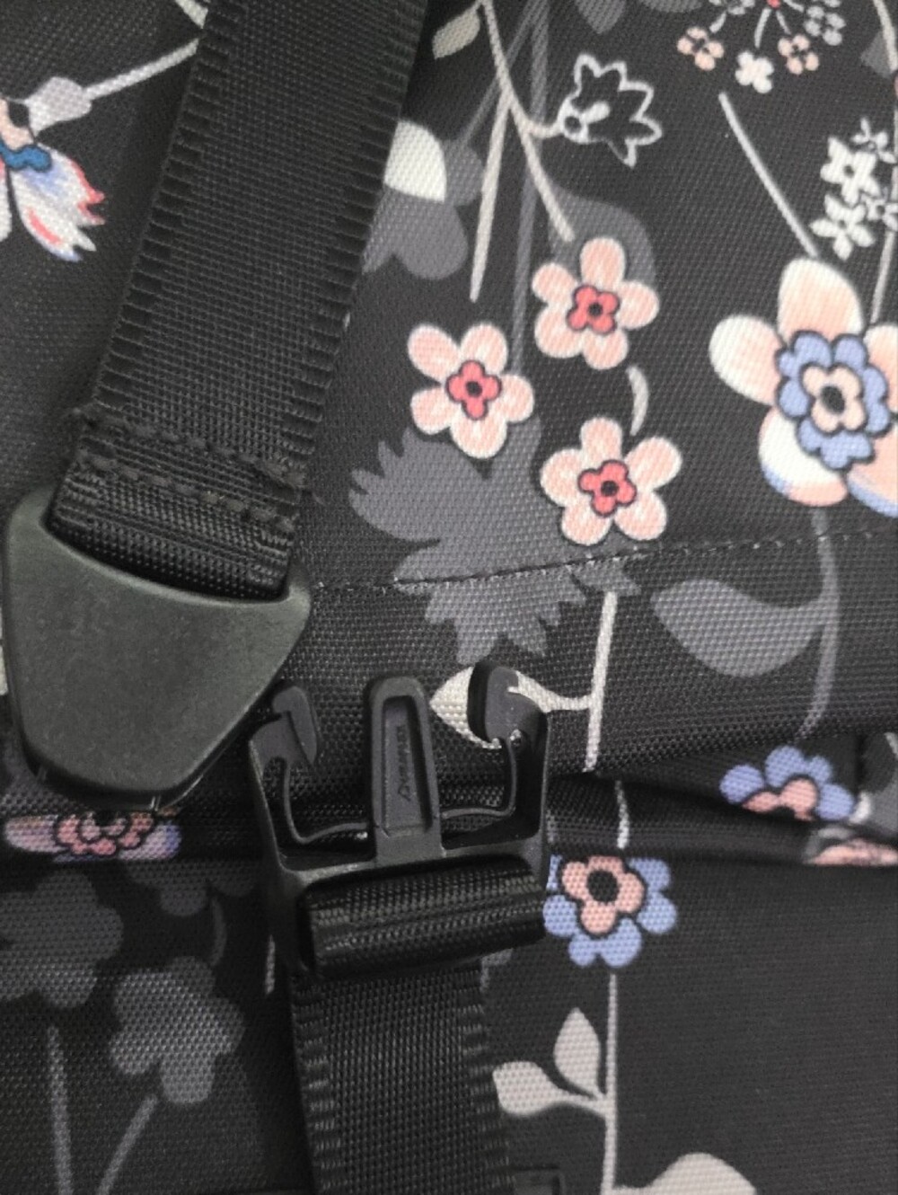 Vera Bradley Black Floral Lunch PAck with Pink & Blue Accents - Picture 7 of 13